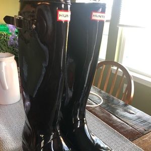 Black hunter boots